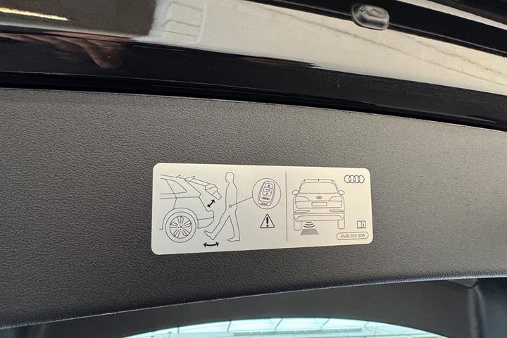 Sort Audi Q4 fra 2025