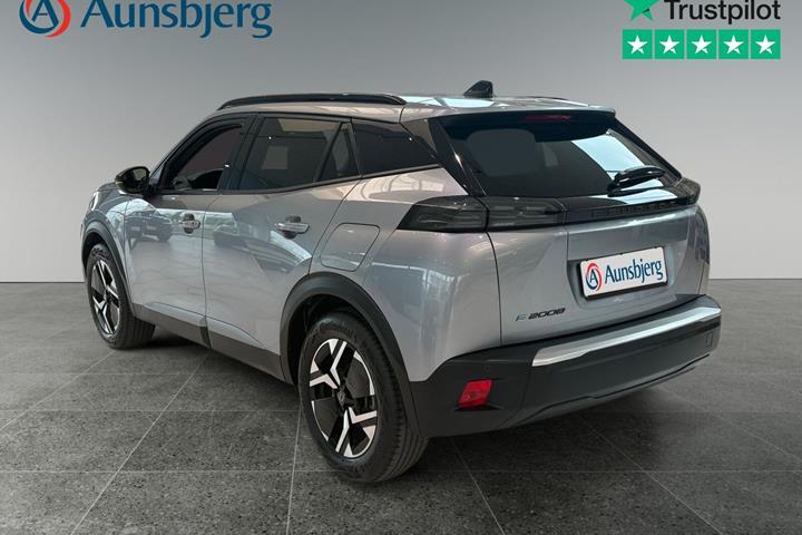 Sølv Peugeot e-2008 fra 2025