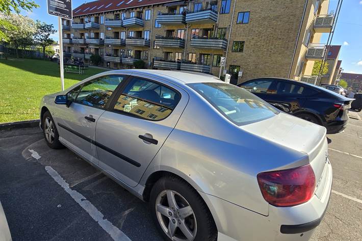 Grå Peugeot 407 fra 2005