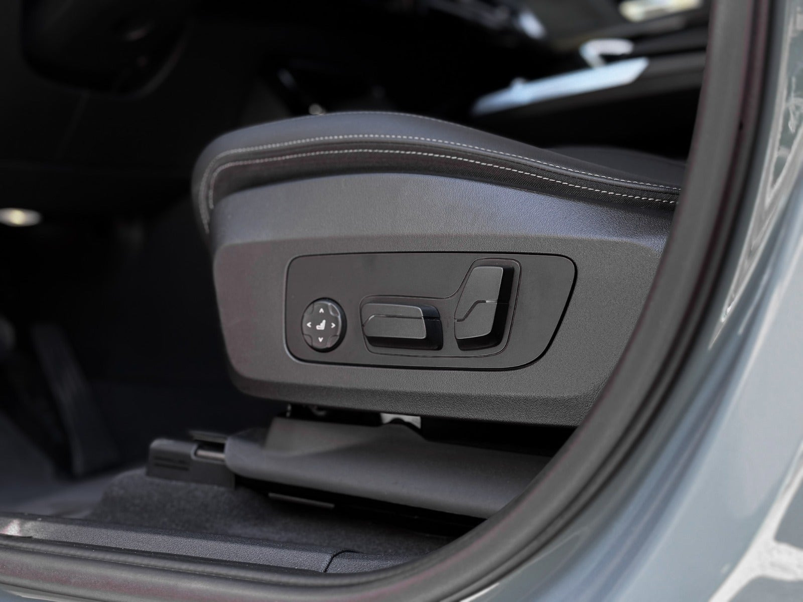 Grøn BMW iX1 fra 2024