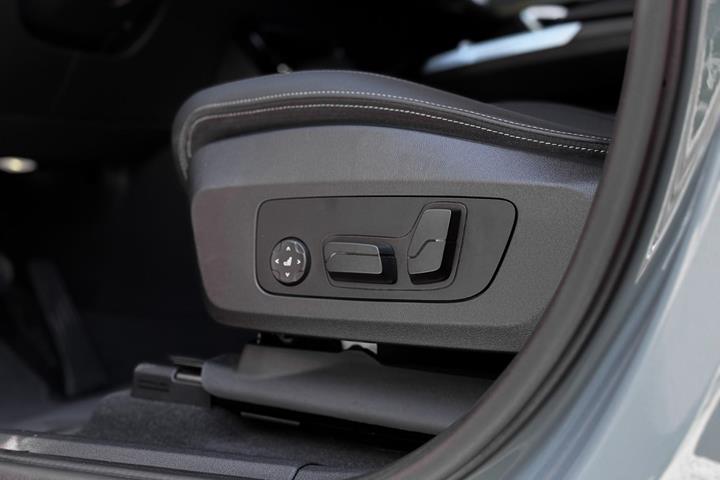 Grøn BMW iX1 fra 2024