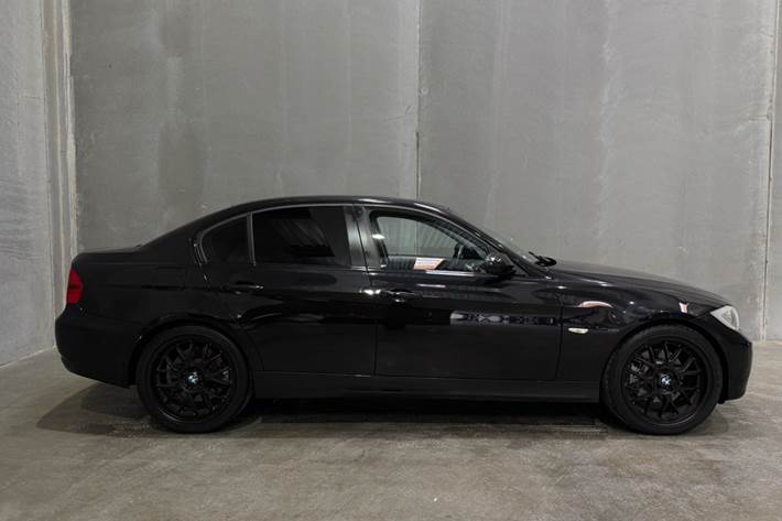 undefined BMW 330i fra 2006