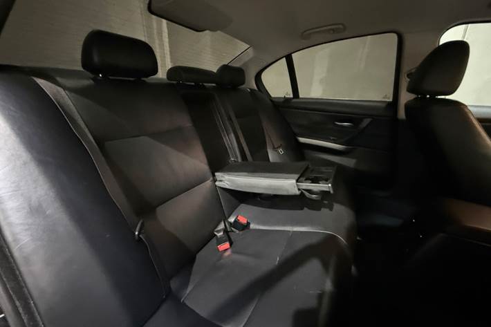 undefined BMW 330i fra 2006