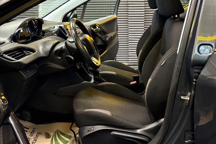 undefined Peugeot 208 fra 2015