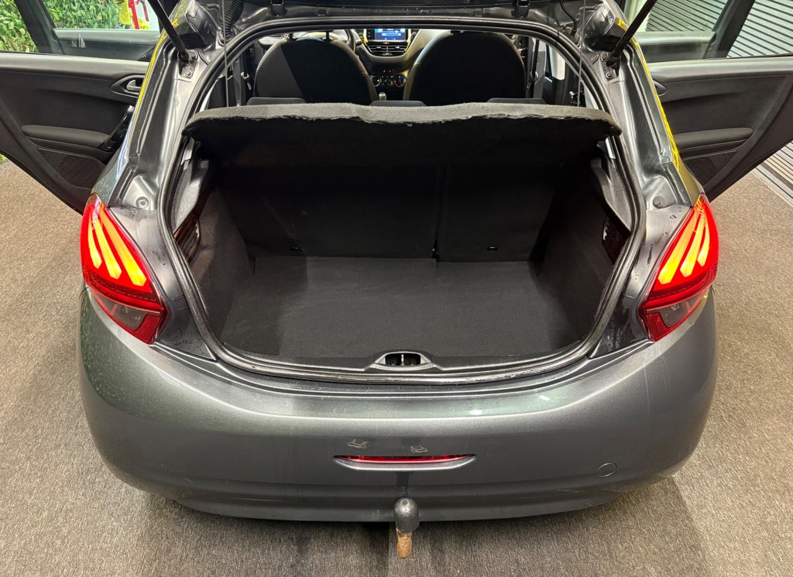 undefined Peugeot 208 fra 2015