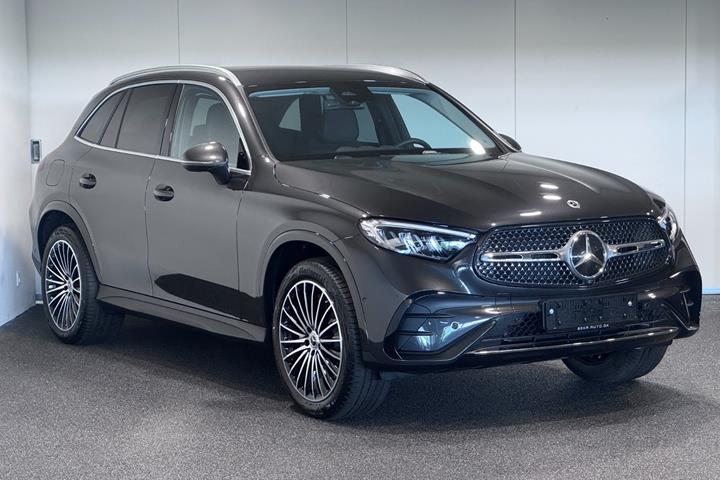 Grå Mercedes GLC300 e fra 2025