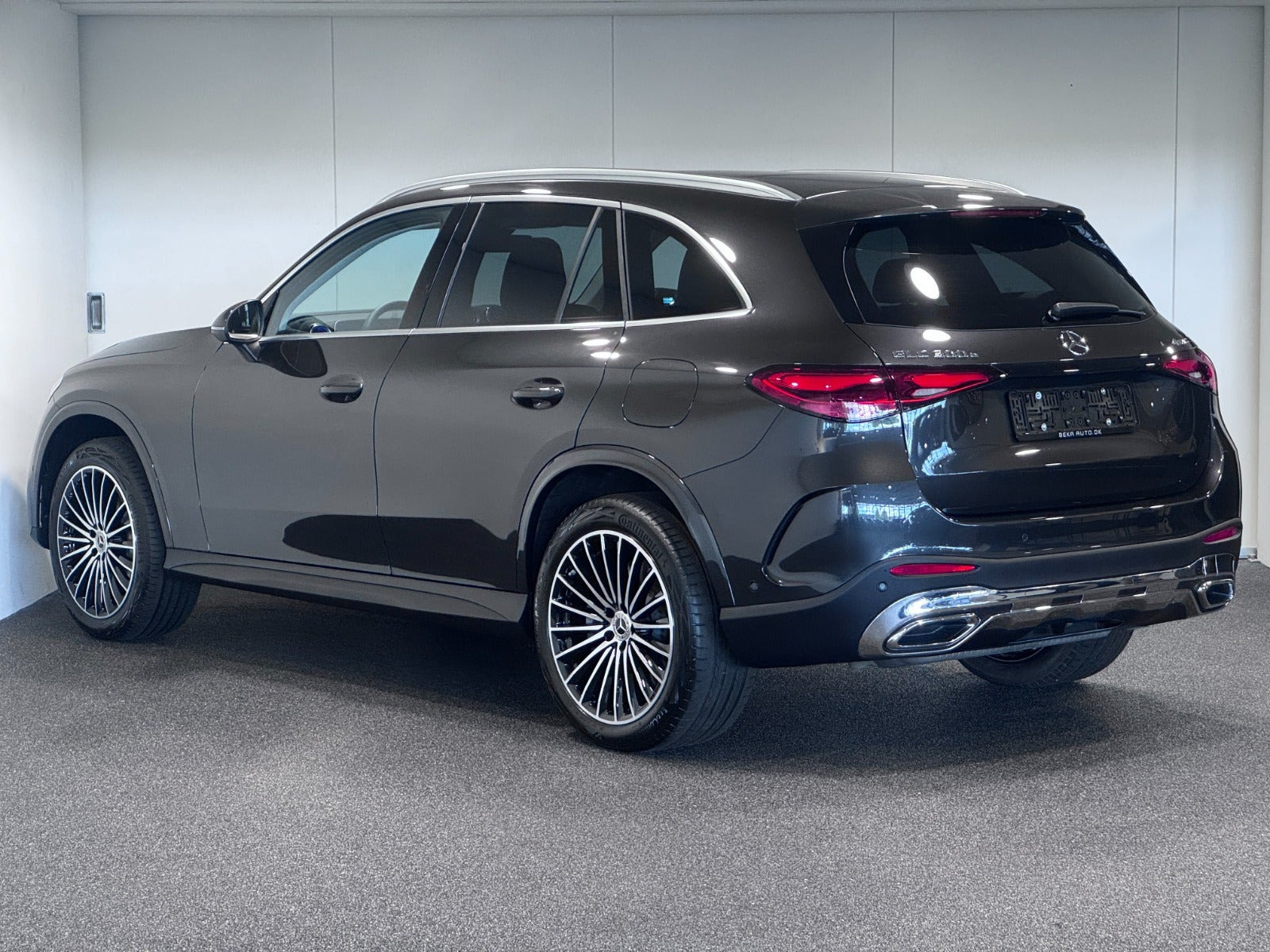 Grå Mercedes GLC300 e fra 2025