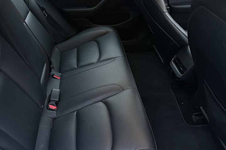 Hvid Tesla Model 3 fra 2020