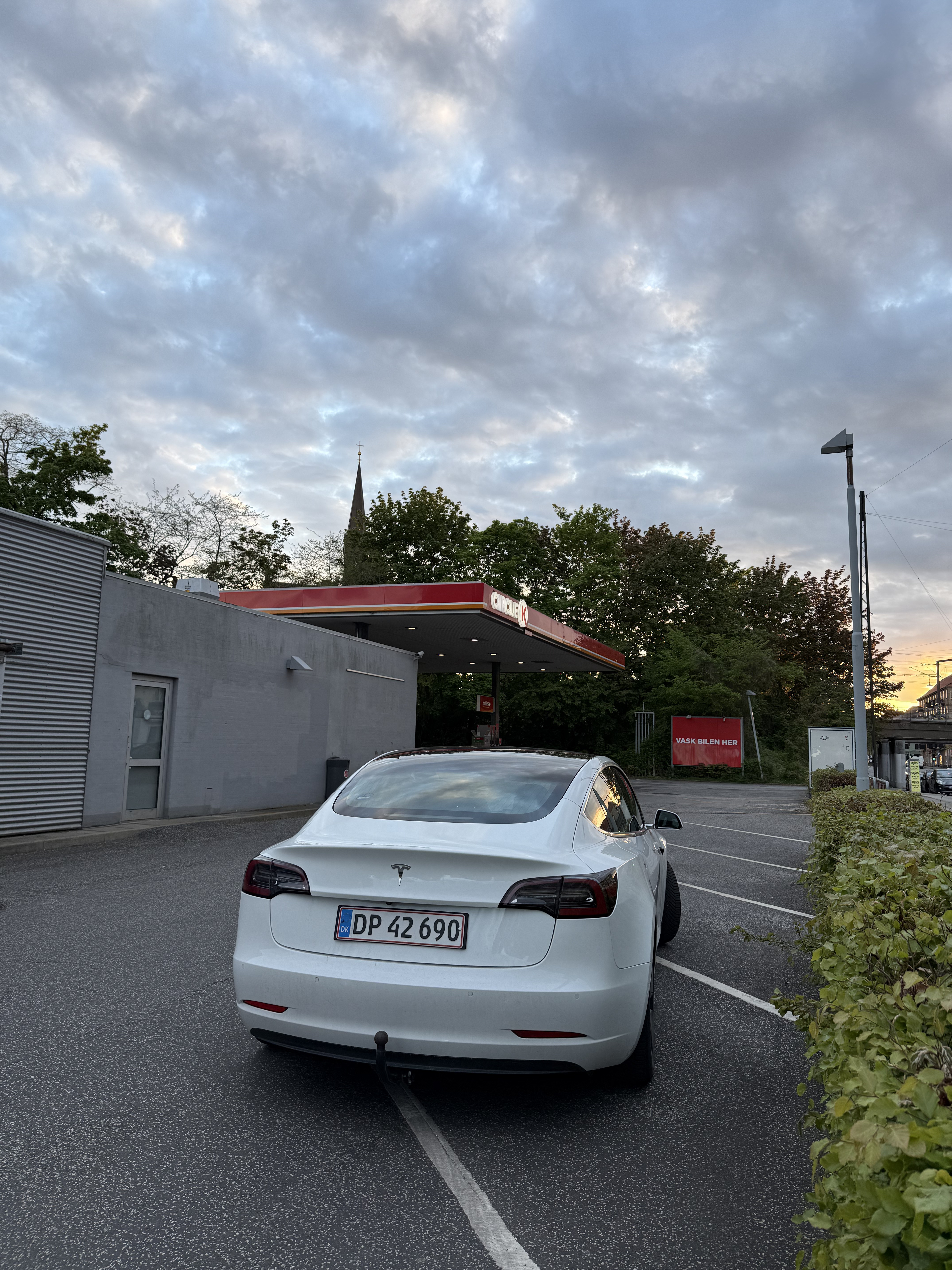 Hvid Tesla Model 3 fra 2020