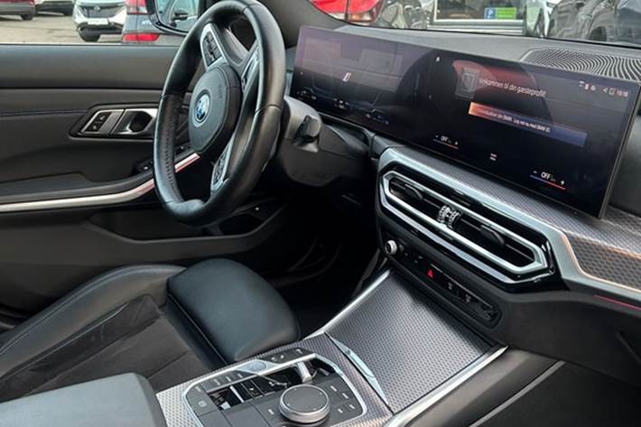 undefined BMW 330e fra 2023