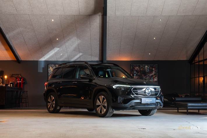 Sort Mercedes EQB250 fra 2022