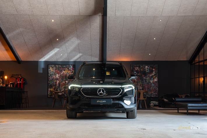 Sort Mercedes EQB250 fra 2022