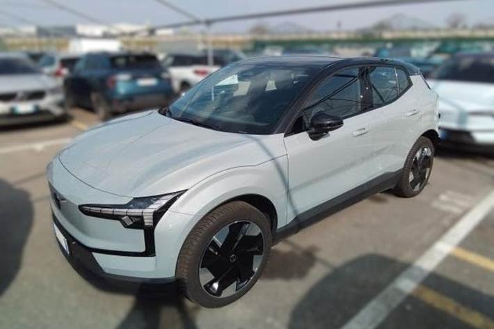 Grå Volvo EX30 fra 2025