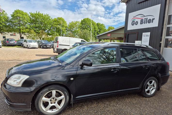 Grøn Toyota Avensis fra 2006