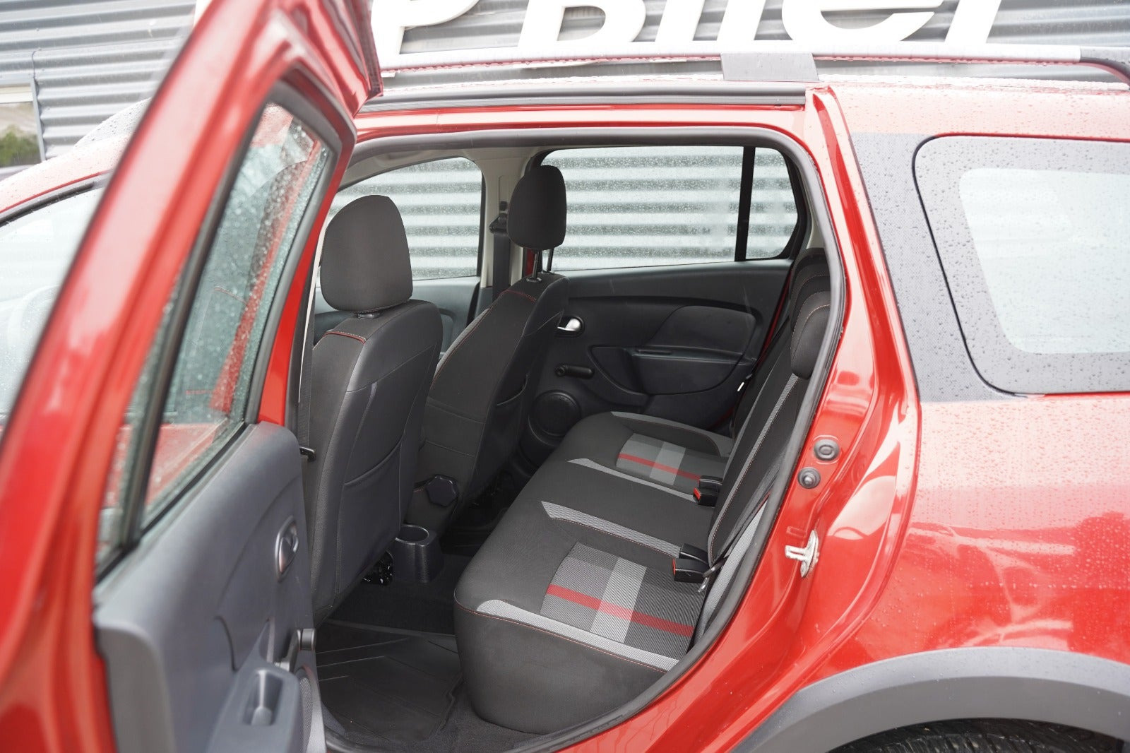 Rød Dacia Logan Stepway fra 2019