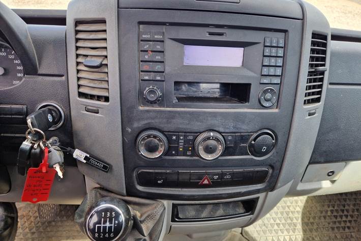 Hvid VW Crafter fra 2016