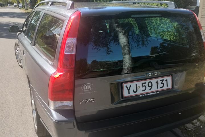 Grå Volvo V40 fra 2006