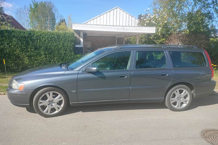 Grå Volvo V40 fra 2006