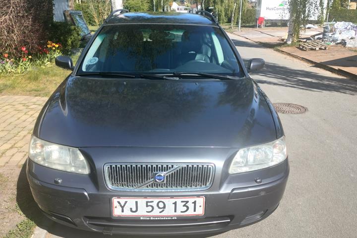 Grå Volvo V40 fra 2006