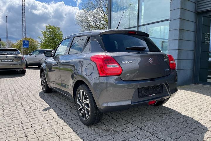 Grå Suzuki Swift fra 2021