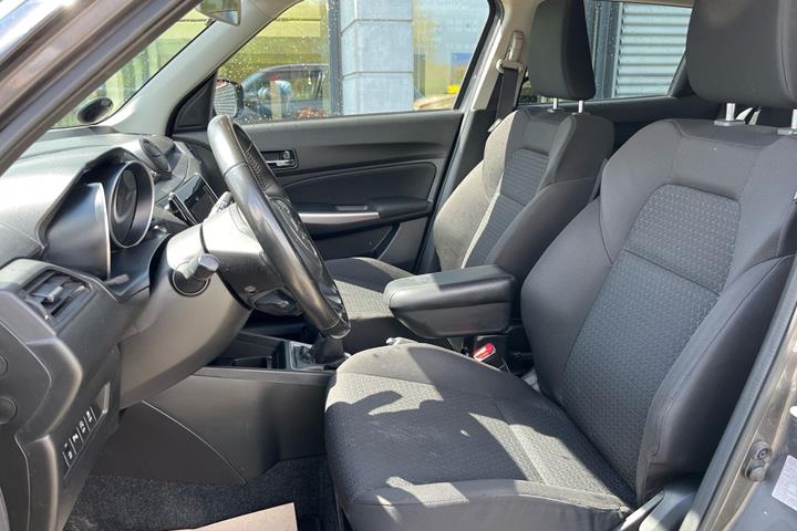 Grå Suzuki Swift fra 2021