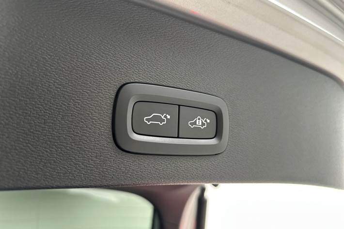 Sølv Volvo C40 fra 2022