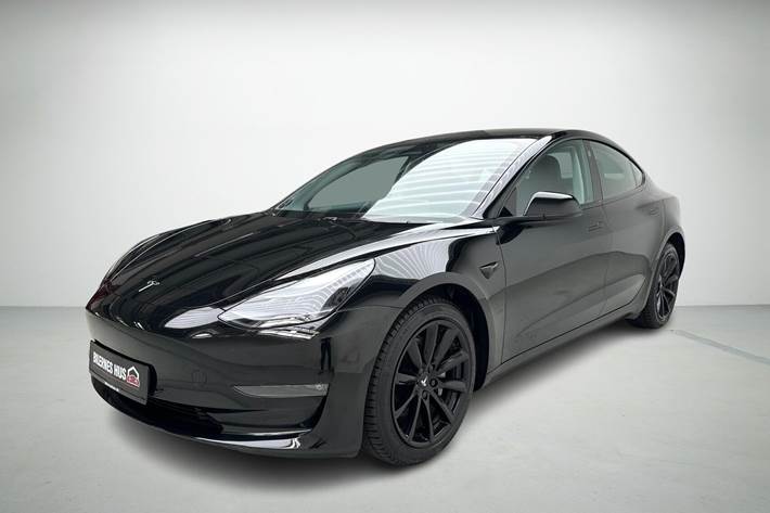 Sort Tesla Model 3 fra 2022