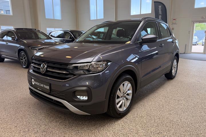 Sølv VW T-Cross fra 2022 set udefra