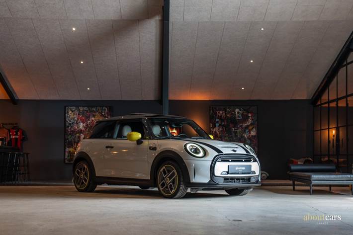 Hvid Mini Cooper SE fra 2021