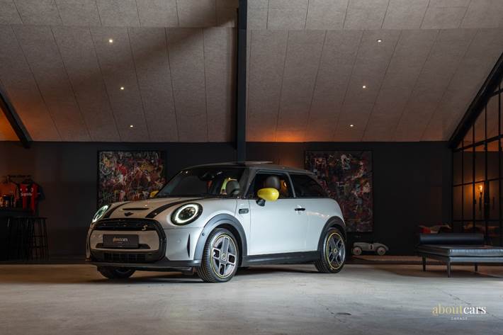Hvid Mini Cooper SE fra 2021