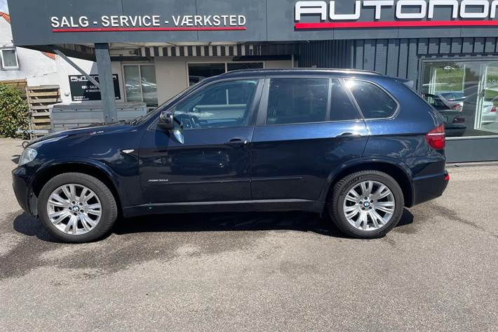 Blå BMW X5 fra 2012