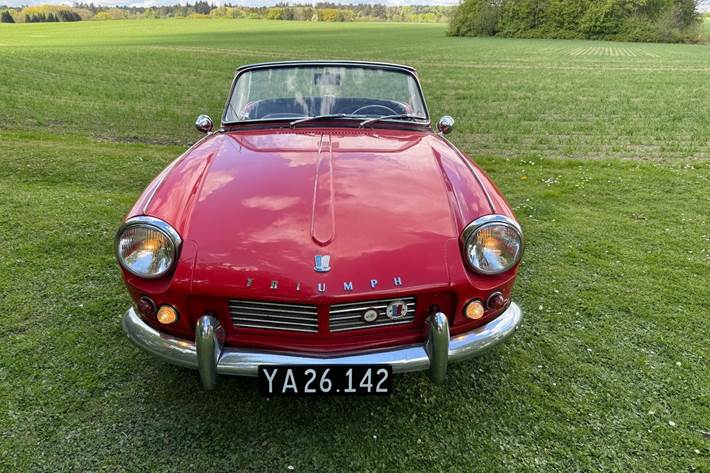Rød Triumph Spitfire fra 1965