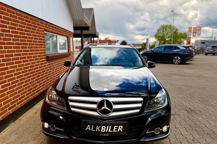 Sort Mercedes C220 fra 2011