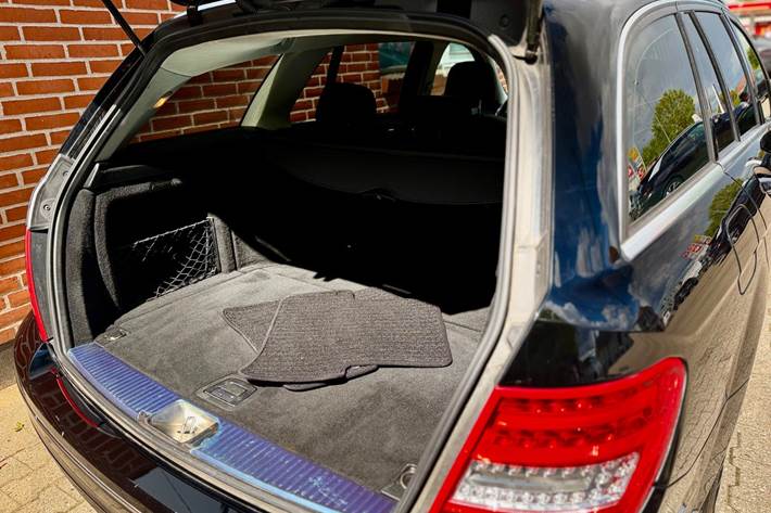 Sort Mercedes C220 fra 2011