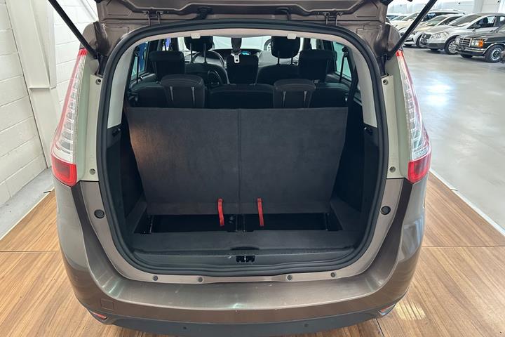 Brun Renault Grand Scenic III fra 2016