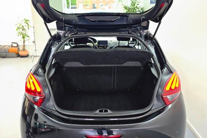 Sort Peugeot 208 fra 2018