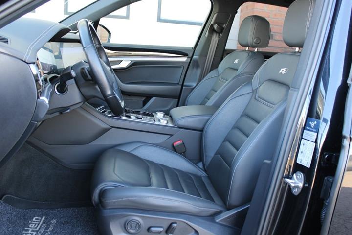 Sort VW Touareg fra 2021