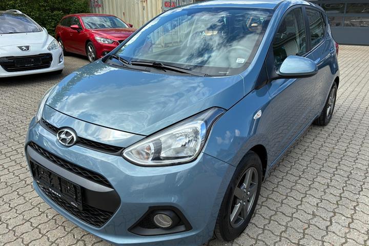 Blå Hyundai i10 fra 2016 set udefra