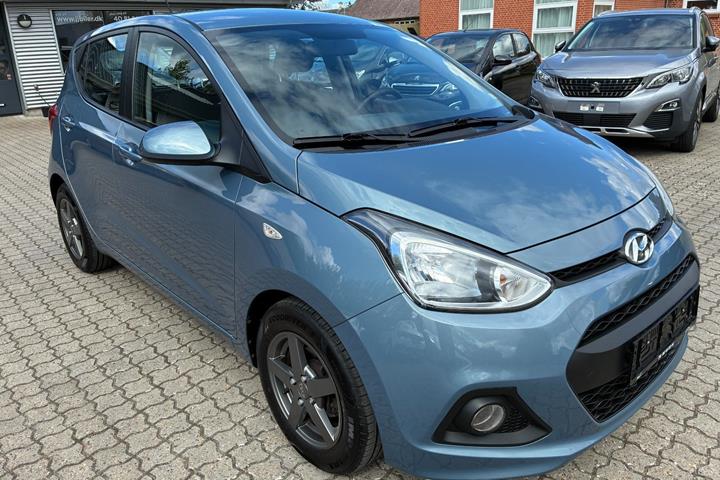 Blå Hyundai i10 fra 2016