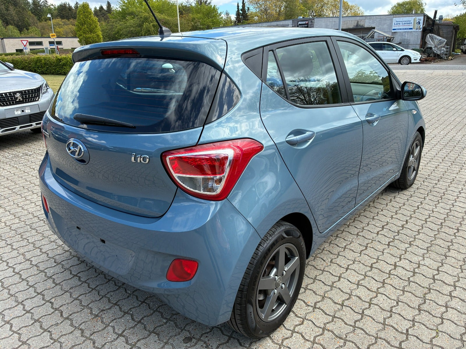 Blå Hyundai i10 fra 2016