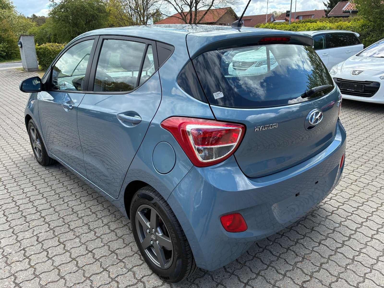 Blå Hyundai i10 fra 2016