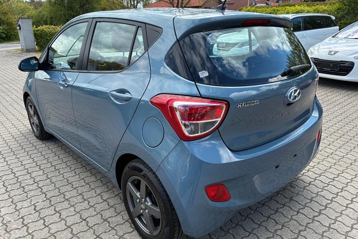 Blå Hyundai i10 fra 2016