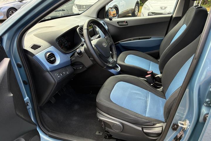 Blå Hyundai i10 fra 2016