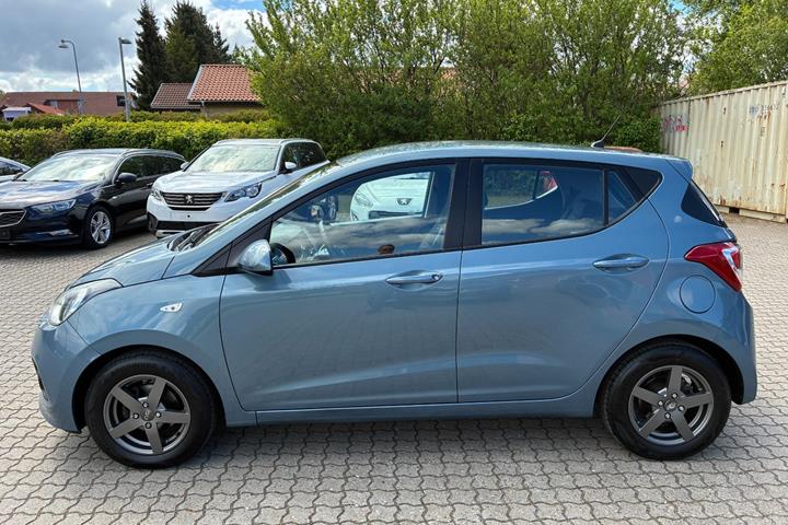 Blå Hyundai i10 fra 2016