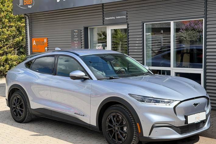 Sølv Ford Mustang Mach-E fra 2022