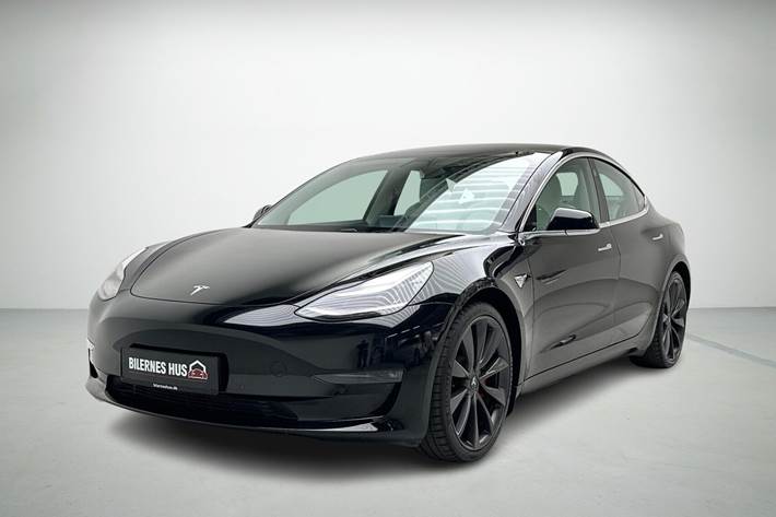 Sort Tesla Model 3 fra 2020