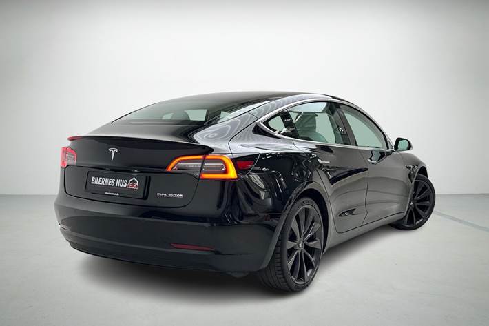 Sort Tesla Model 3 fra 2020