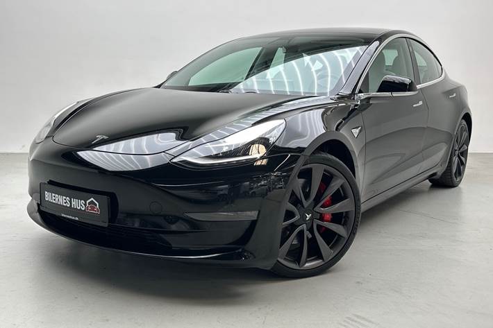 Sort Tesla Model 3 fra 2020