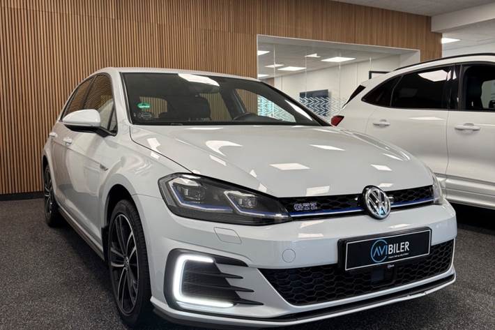 Hvid VW Golf VII fra 2019