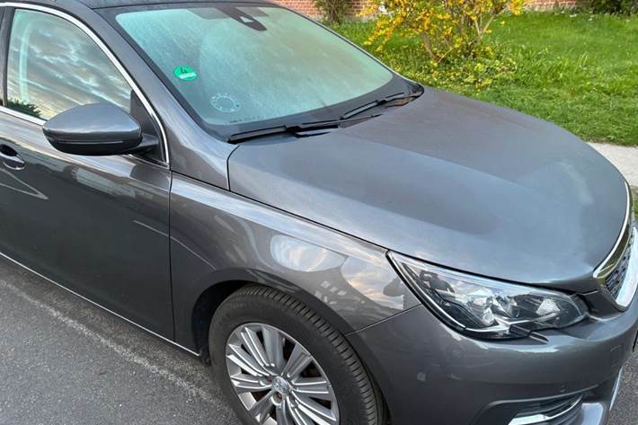 Grå Peugeot 308 fra 2018